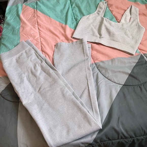 Fabletics Pants - 2 piece fabletics outfit. Split hem tights with bra